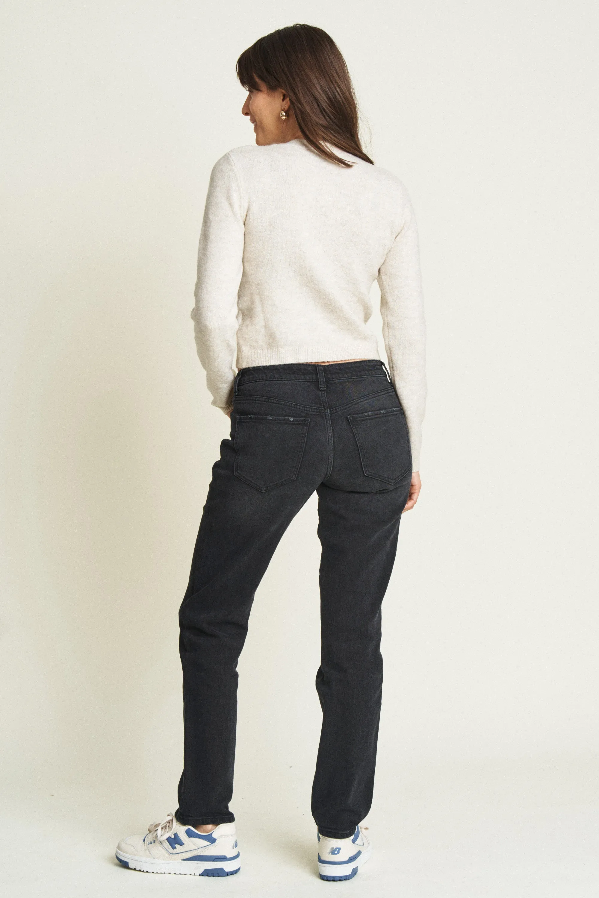 Chester Low Rise Slim Straight Washed Black
