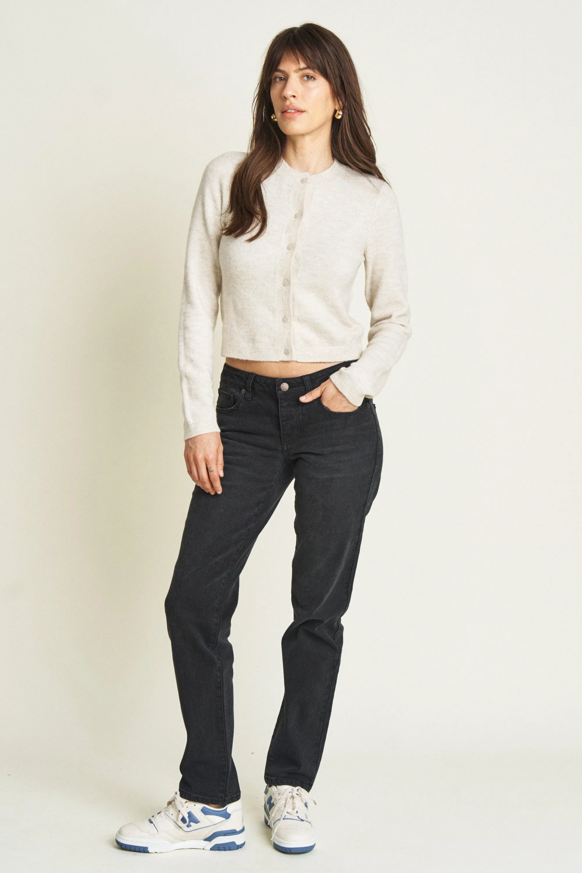 Chester Low Rise Slim Straight Washed Black