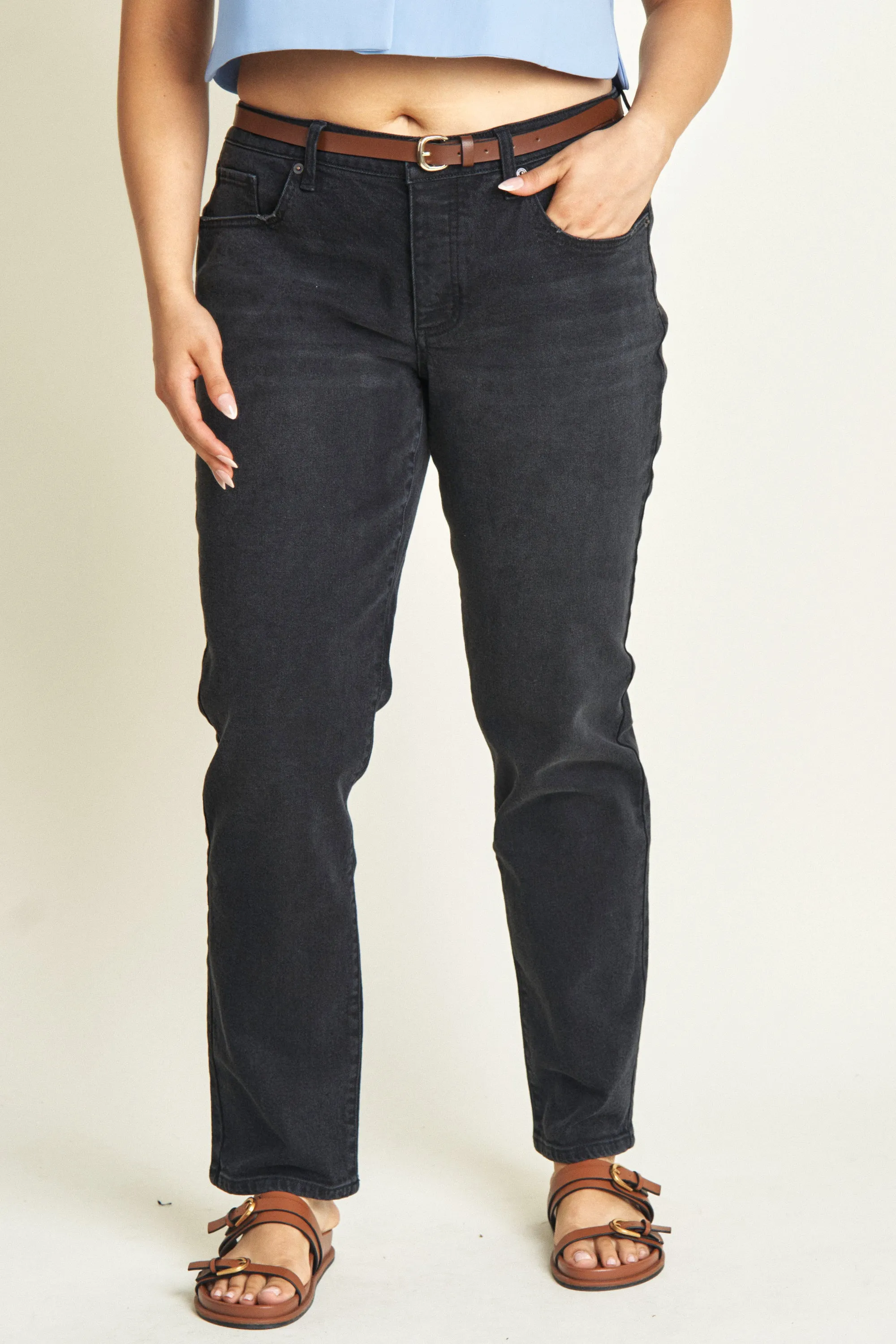 Chester Low Rise Slim Straight Washed Black