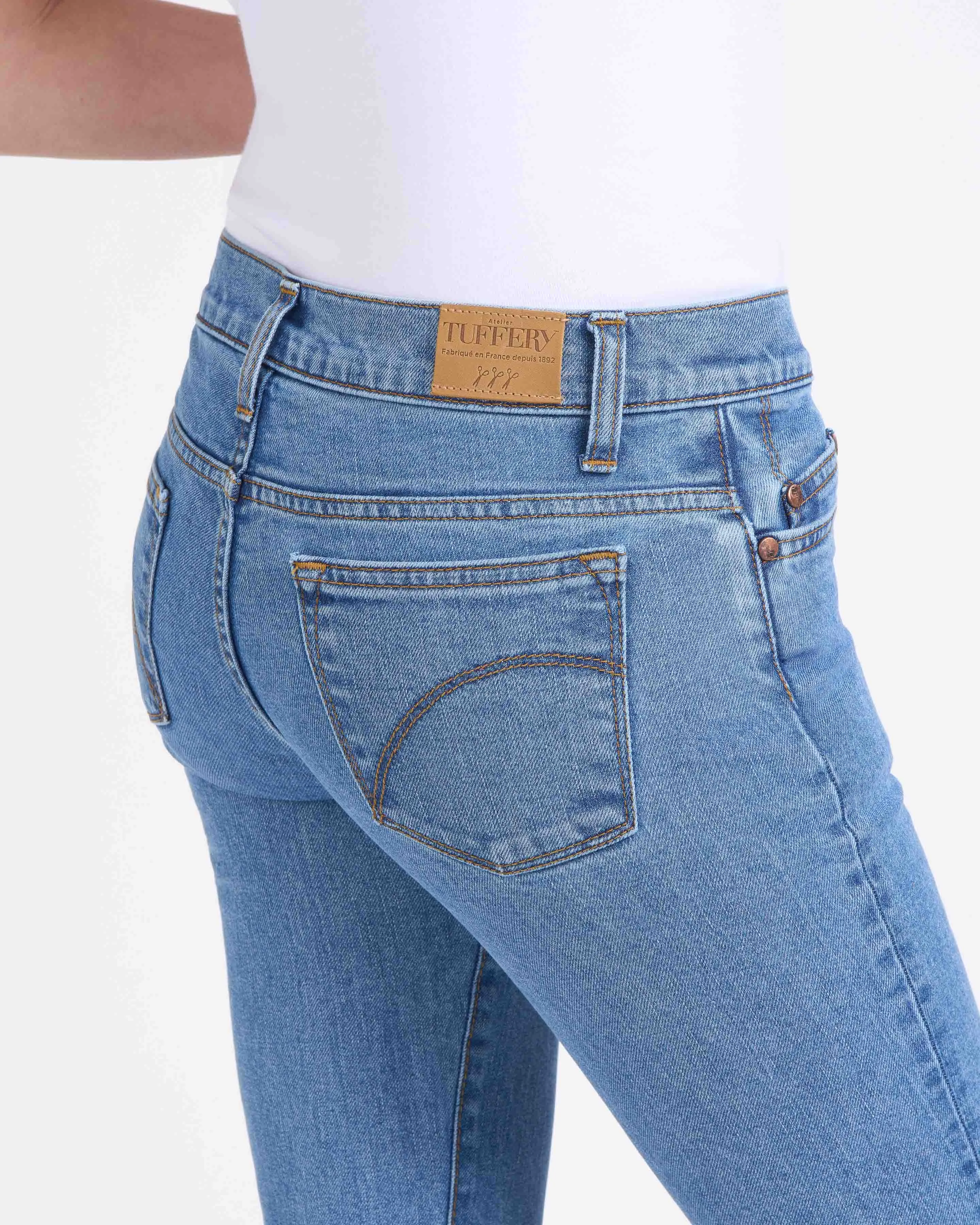 Light women's slim-fit standard-waist jeans