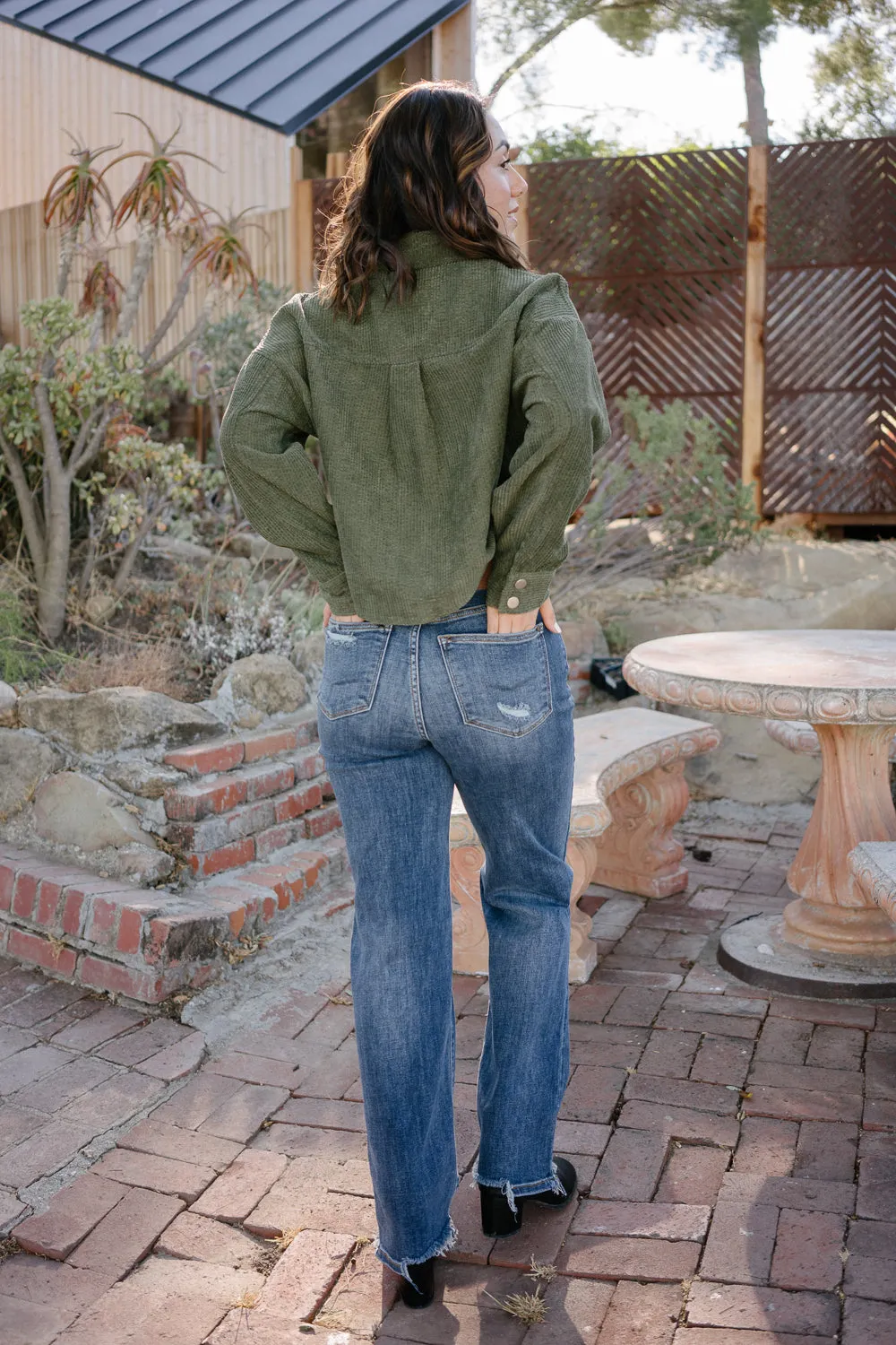 Maddie High Rise 90's Distressed Knee Straight Fit