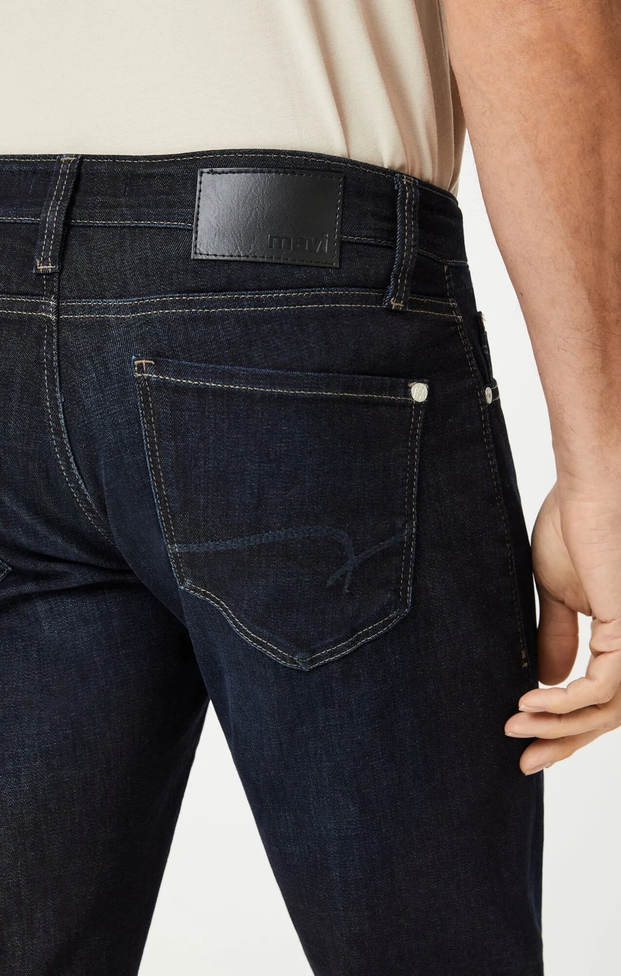 MATT RELAXED STRAIGHT LEG IN RINSE BRUSHED FEATHER BLUE