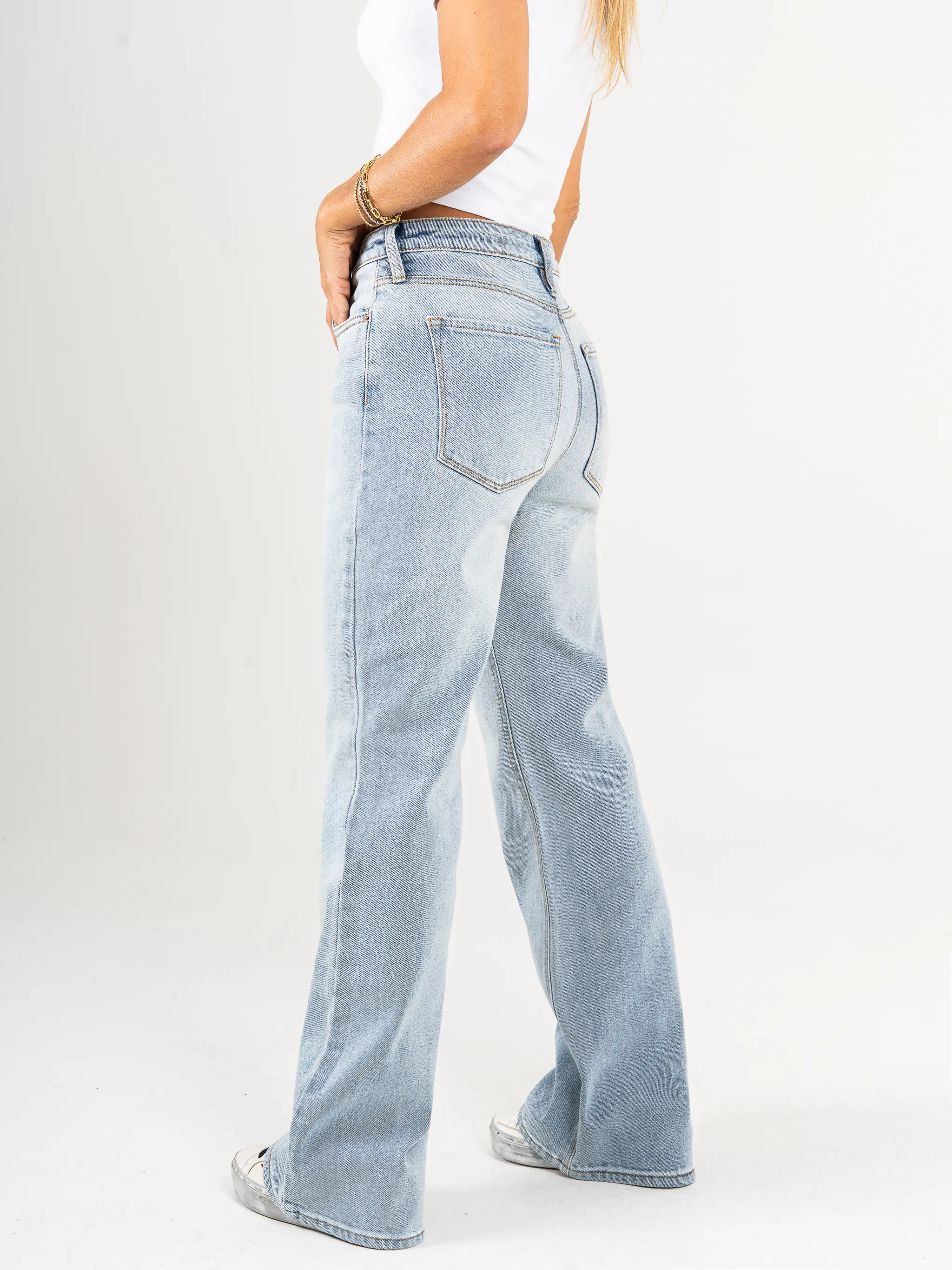Ref: 065490 Jean Mom flare, stretch, tiro alto, tono azul medio claro