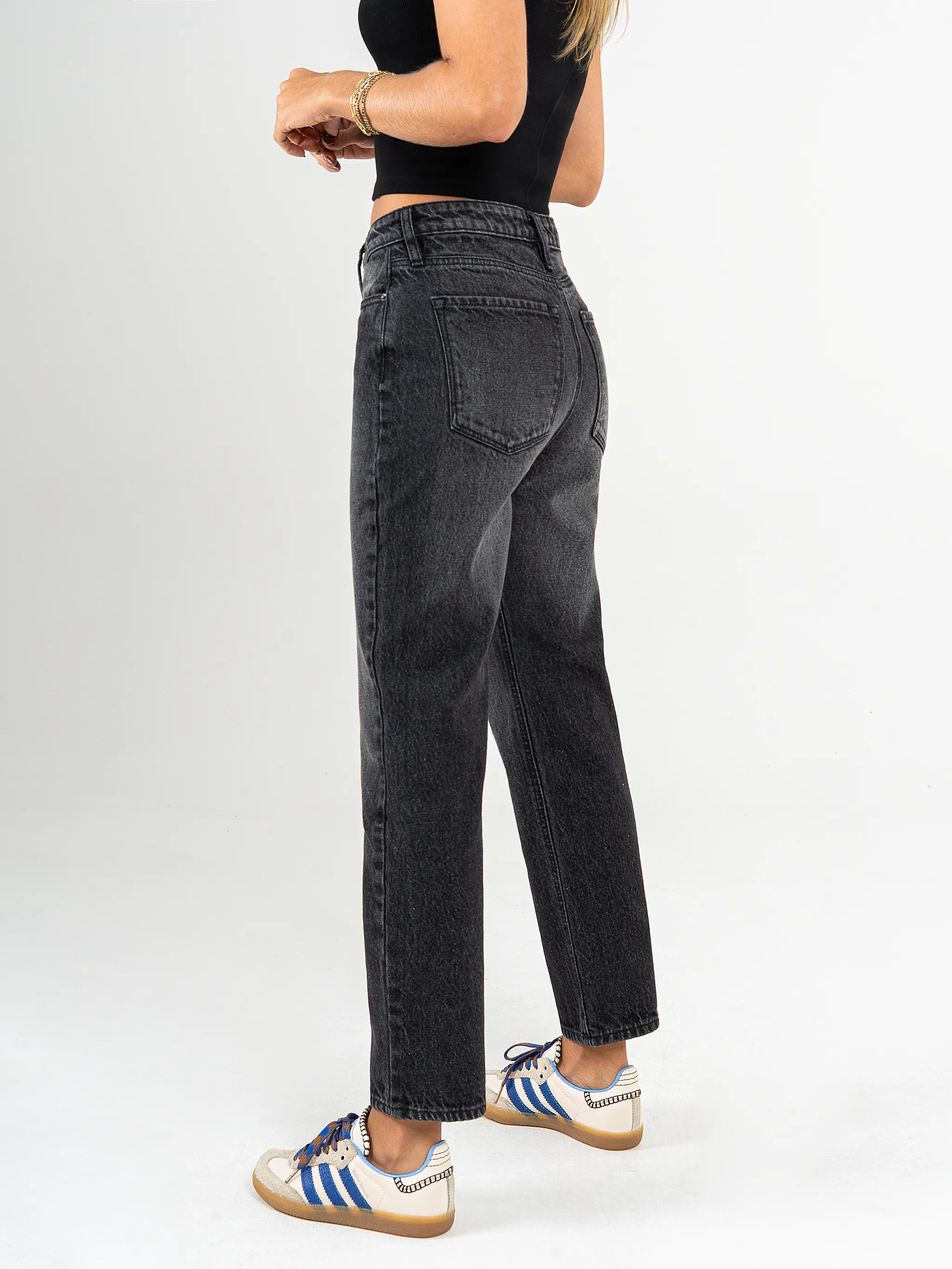 Ref: 065524 Jean Mom fit, rígido, tiro alto, tono gris oscuro