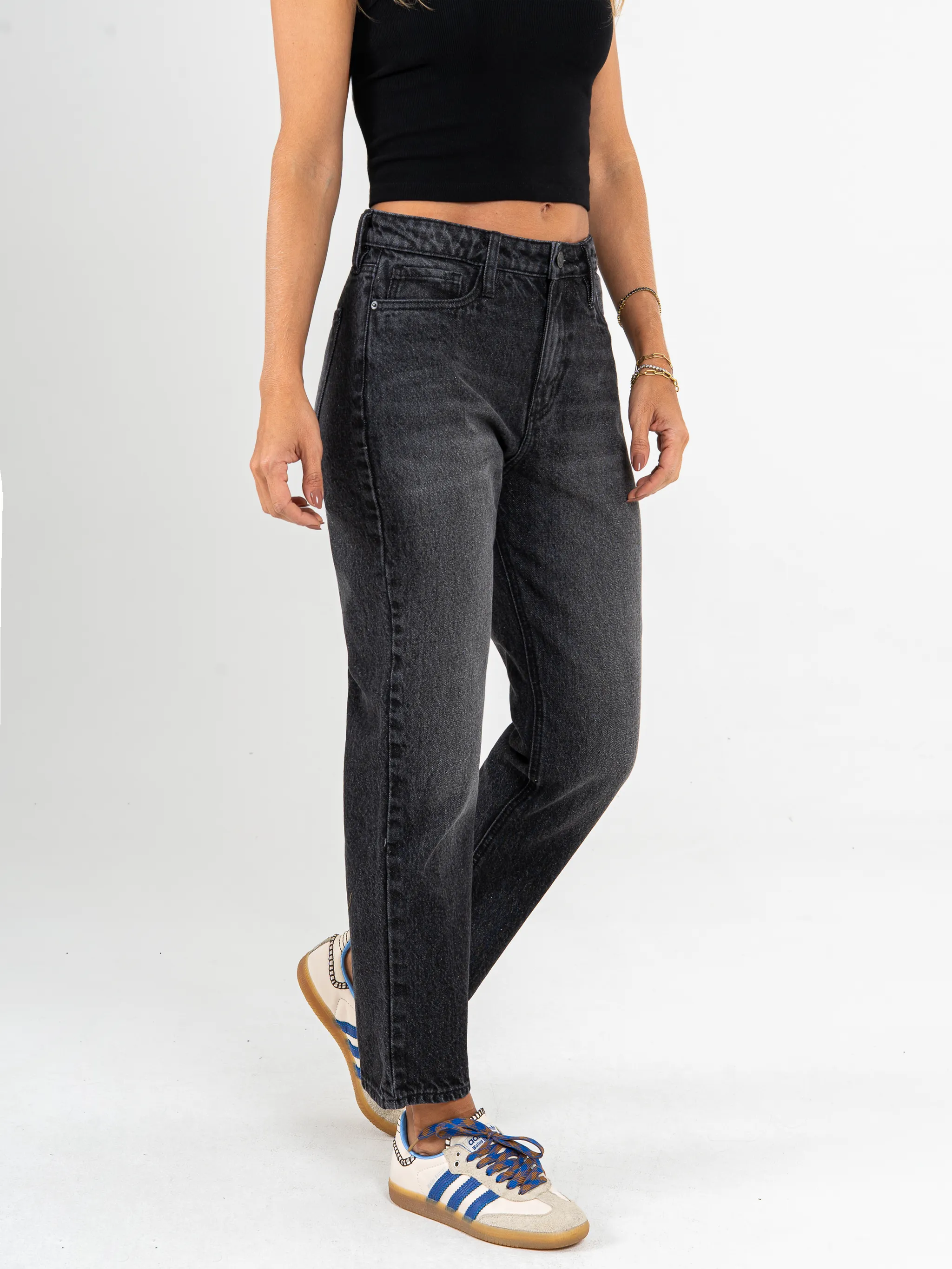 Ref: 065524 Jean Mom fit, rígido, tiro alto, tono gris oscuro