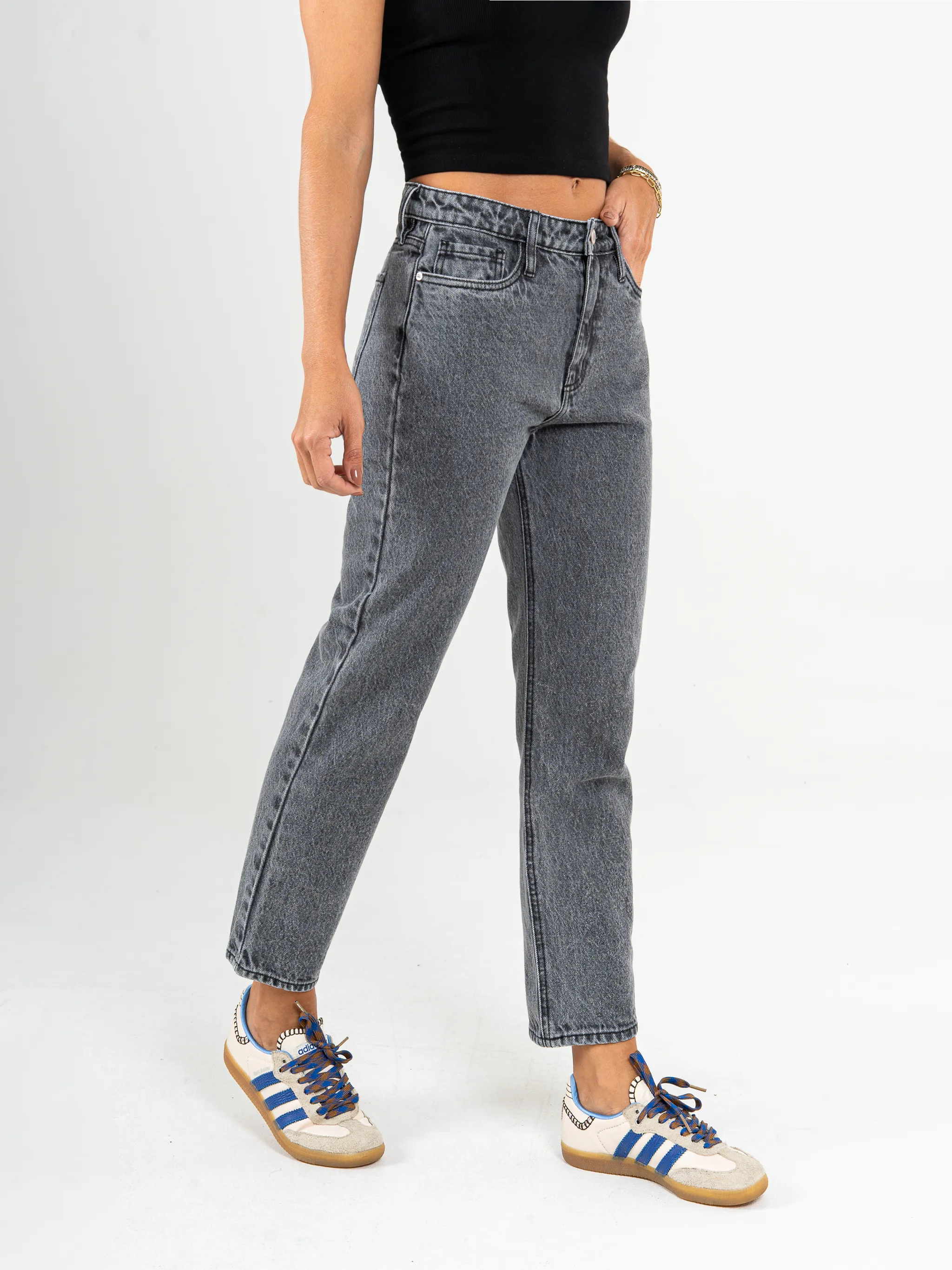 Ref: 065525 Jean Mom fit, rígido, tiro alto, tono gris medio
