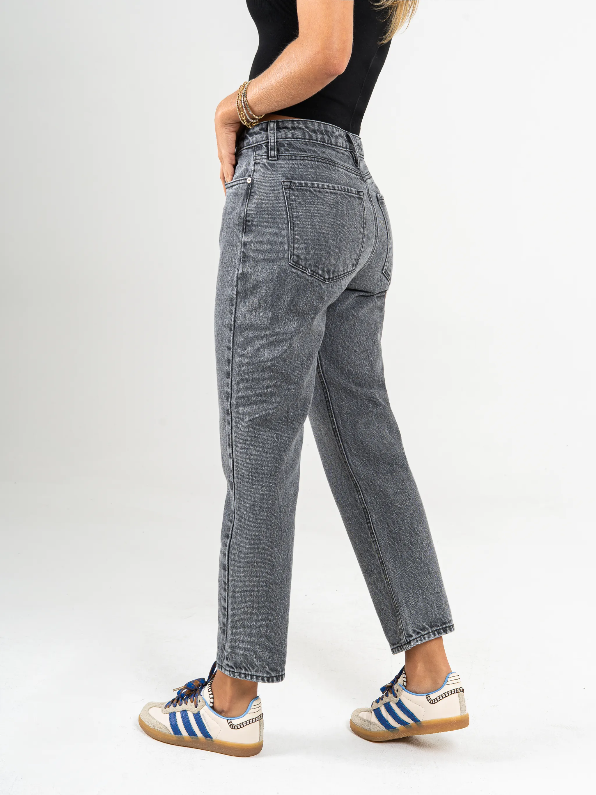 Ref: 065525 Jean Mom fit, rígido, tiro alto, tono gris medio