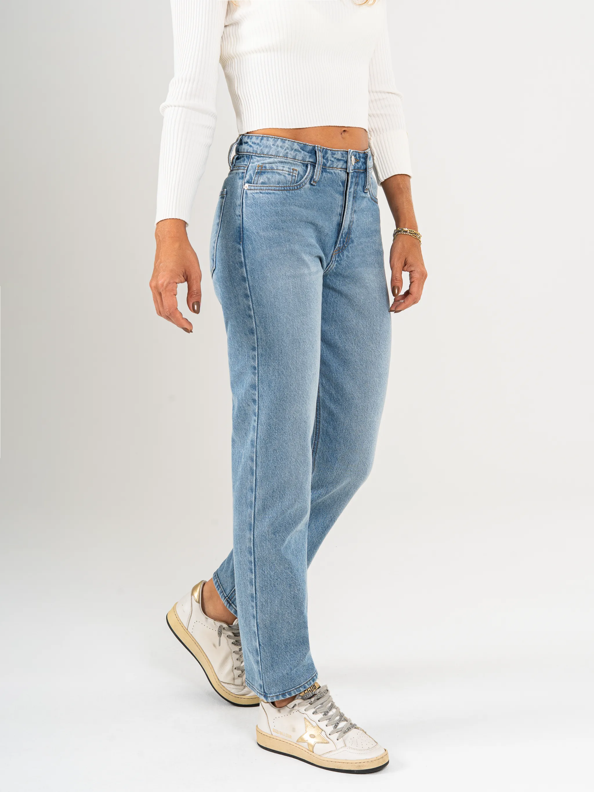 Ref: 065545 Jean Mom fit, slim cropped, rígido, tiro alto, tono azul medio