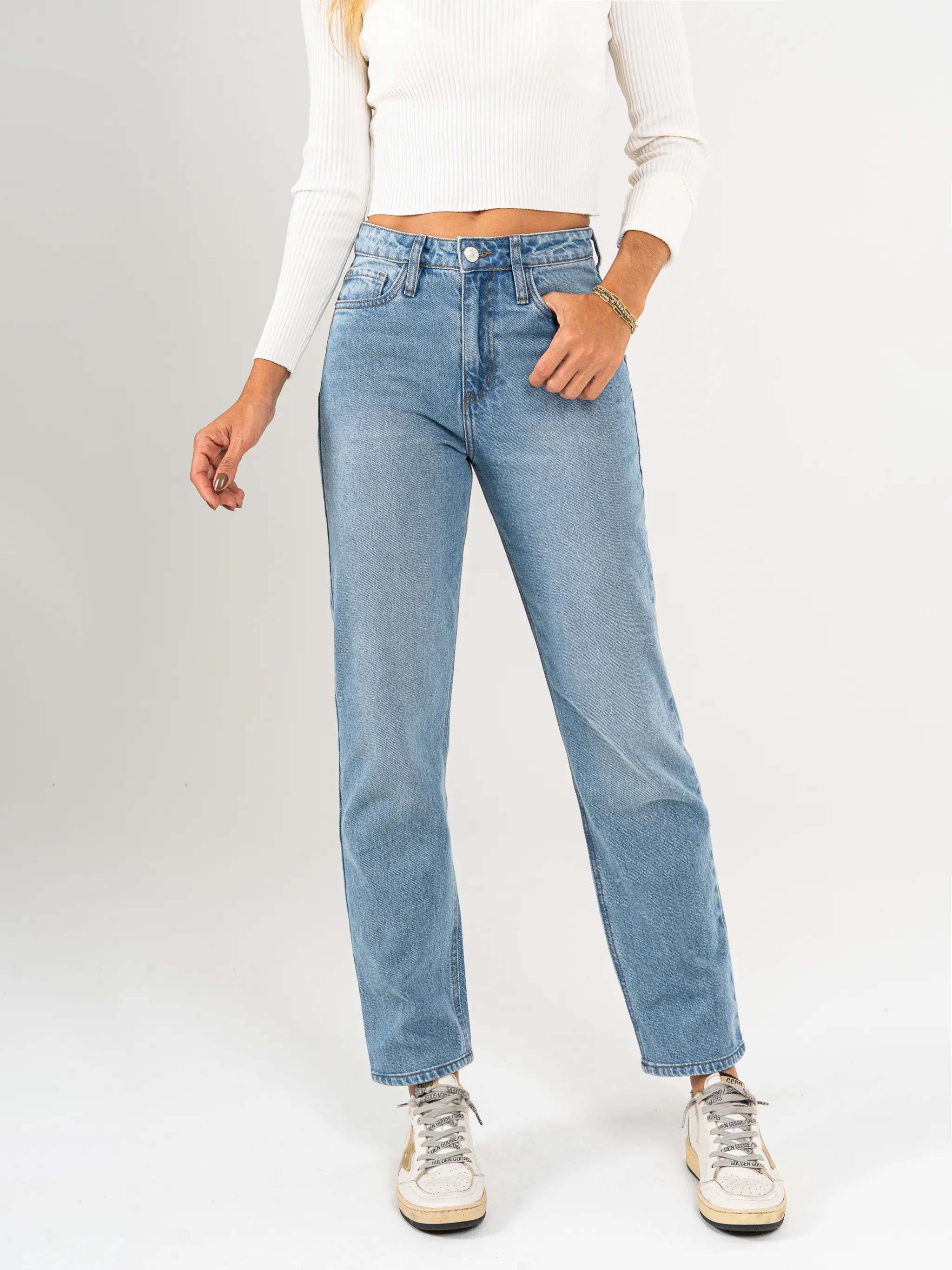 Ref: 065545 Jean Mom fit, slim cropped, rígido, tiro alto, tono azul medio
