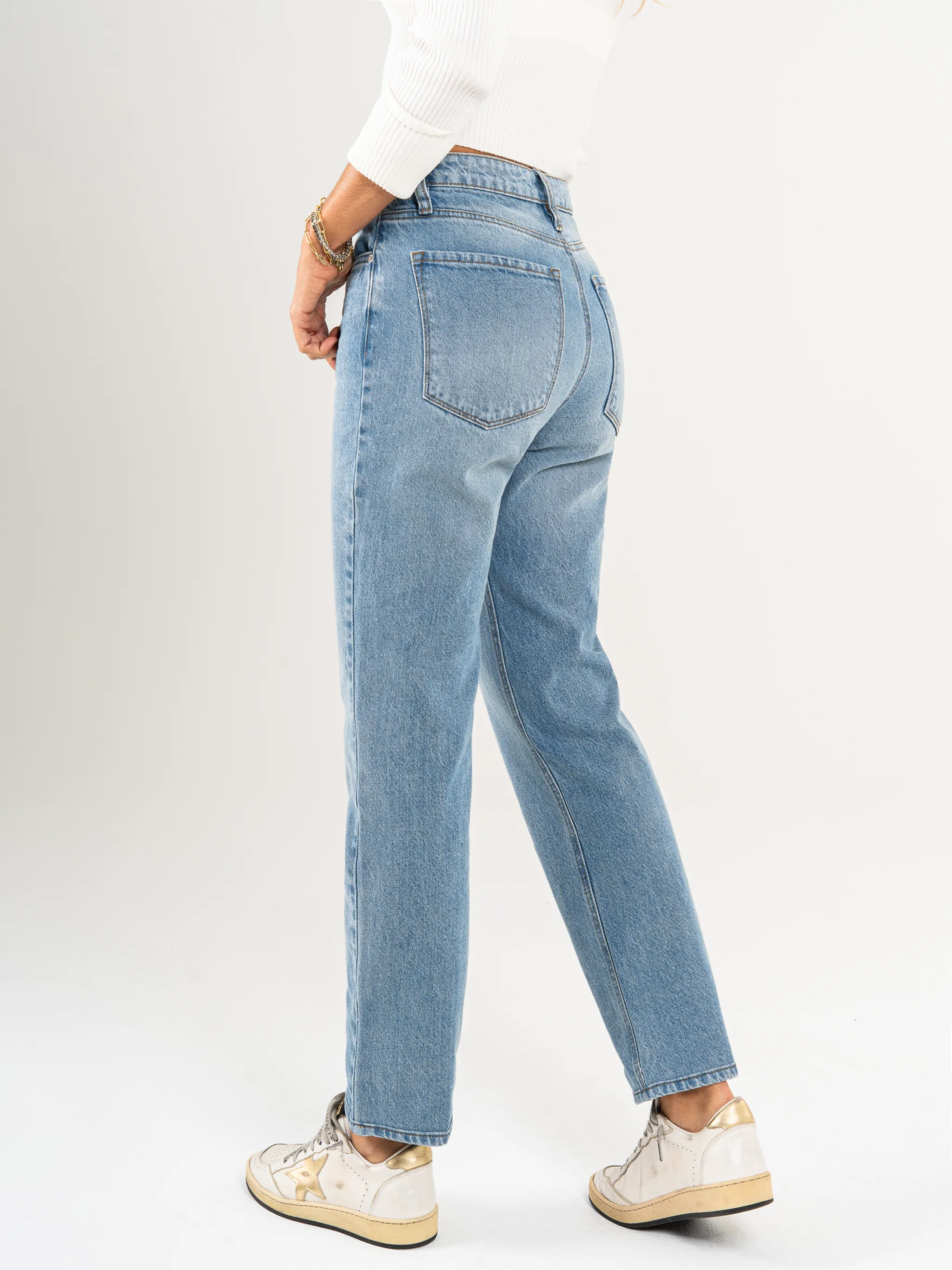 Ref: 065545 Jean Mom fit, slim cropped, rígido, tiro alto, tono azul medio