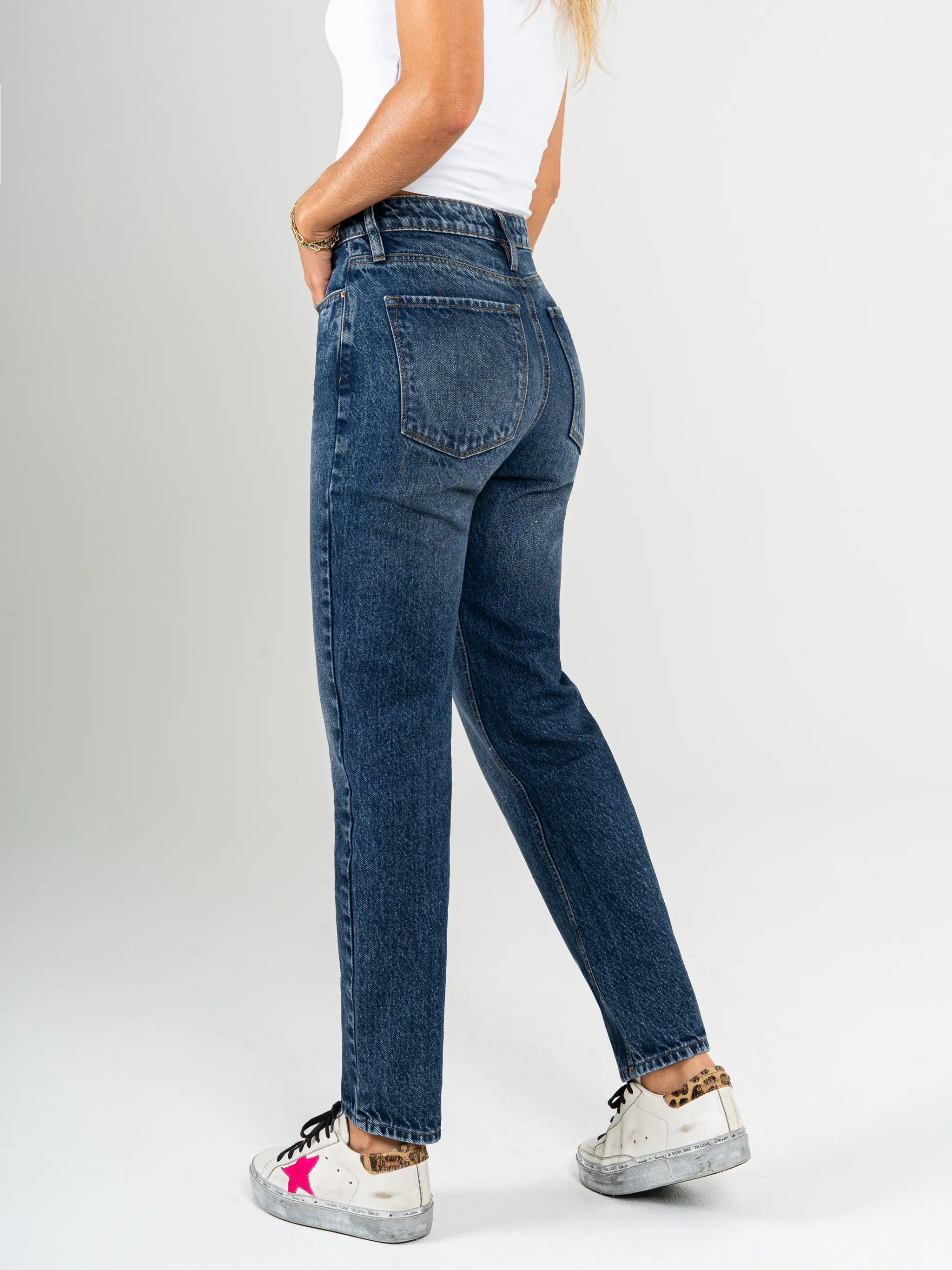 Ref: 065601 Jean Mom fit, rígido, tiro alto, tono azul oscuro