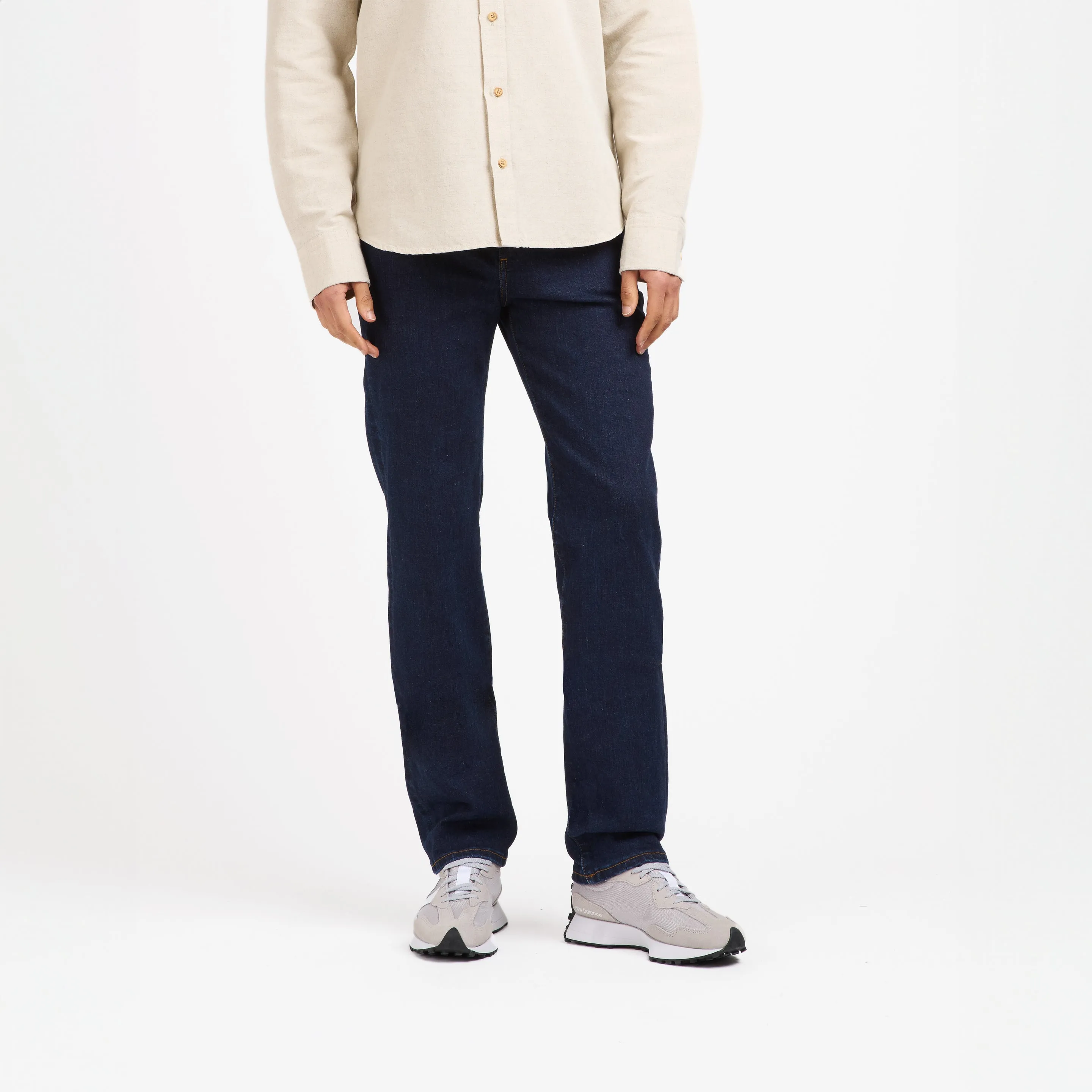 Straight men's high-waisted raw flex jeans