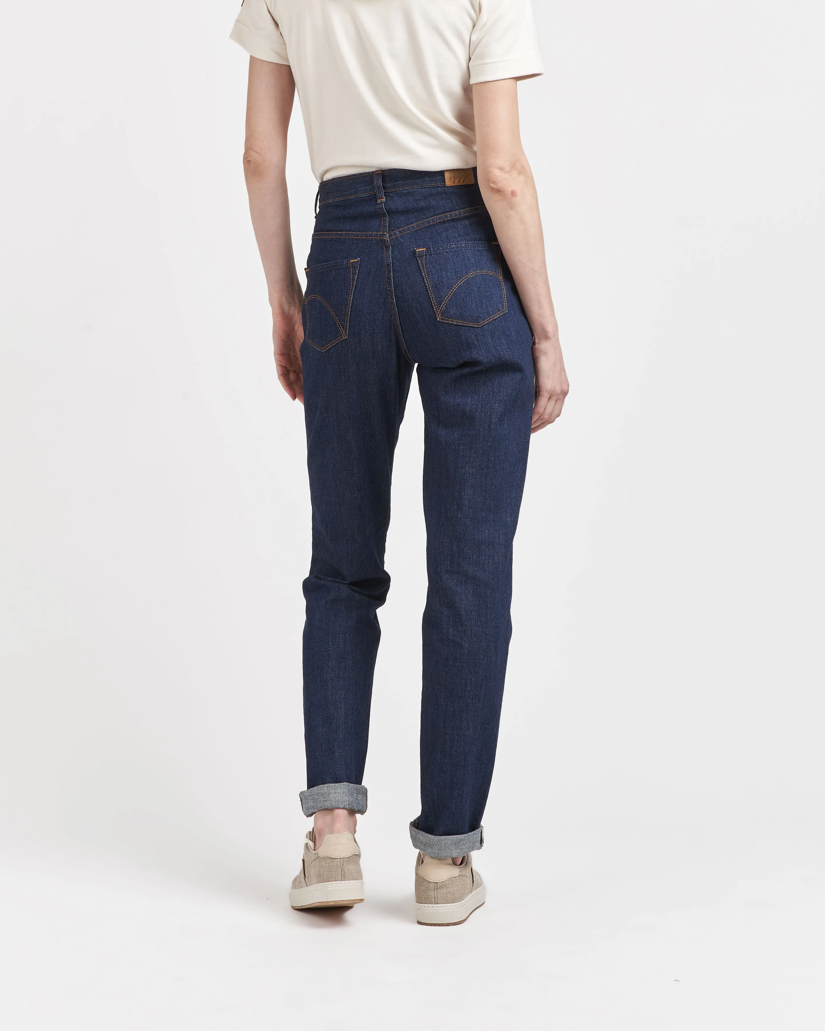 Women's high-waisted organic cotton mom jeans