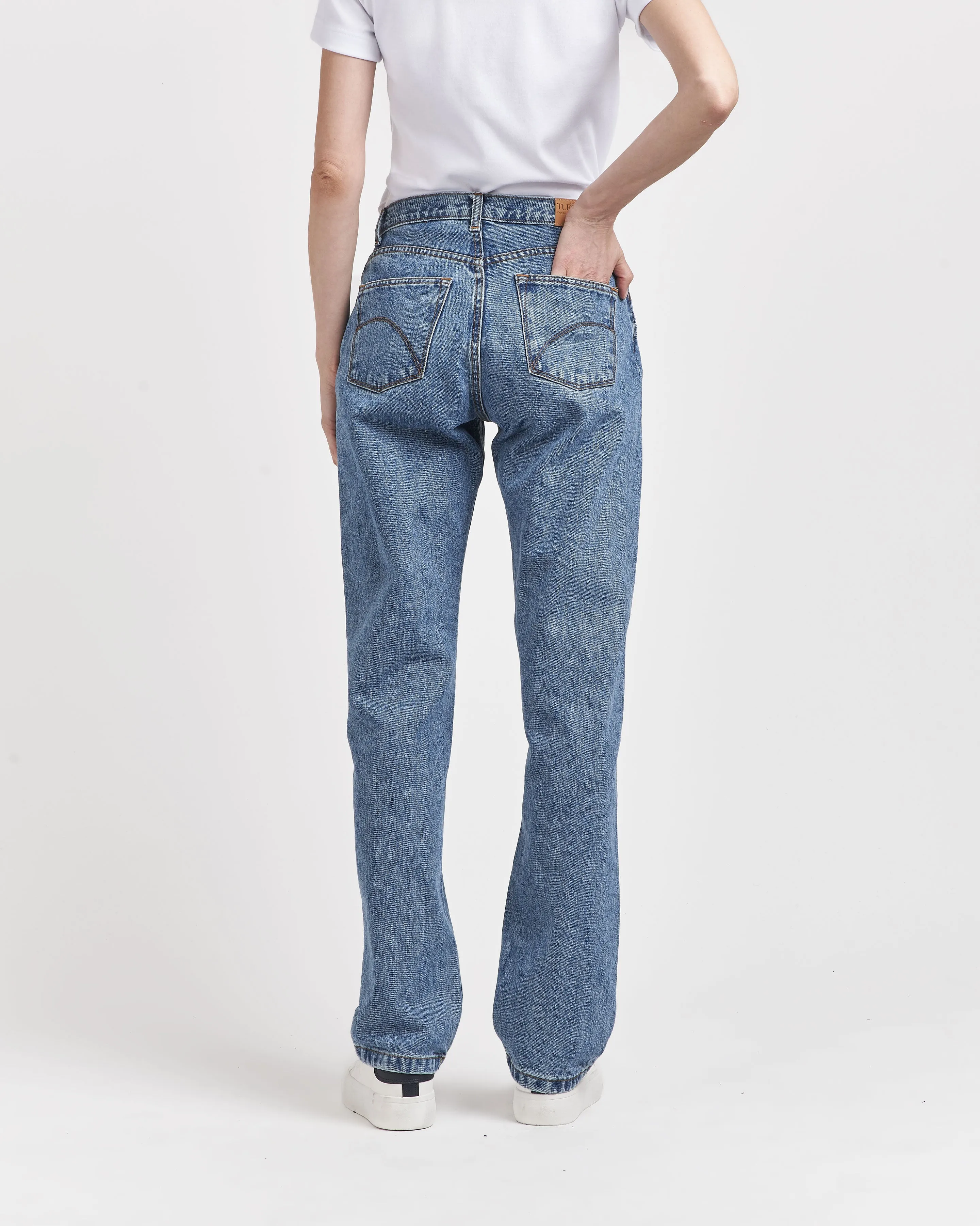 Women's light high-waisted straight jeans