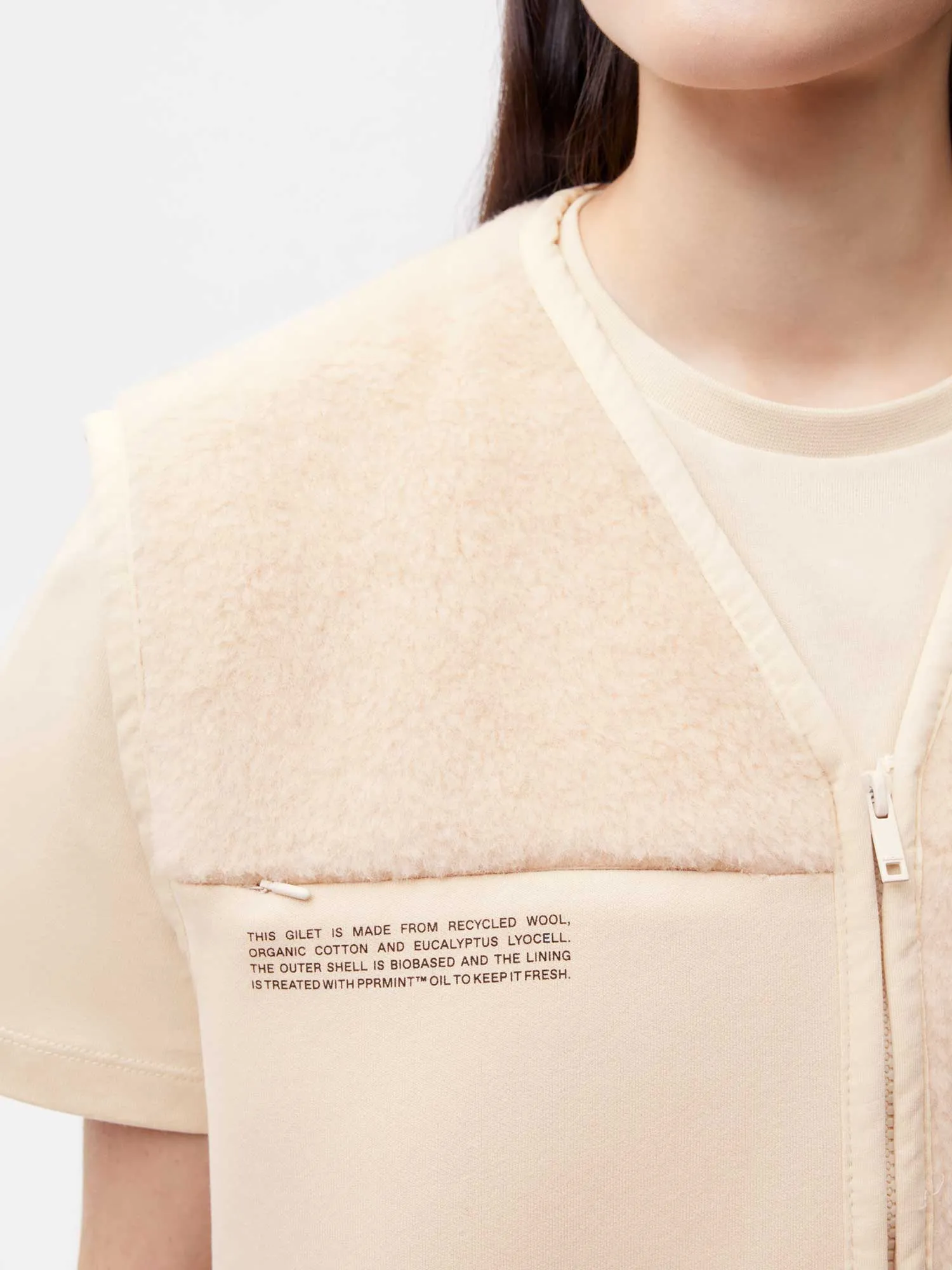 Womens Recycled Wool Fleece Gilet—sand