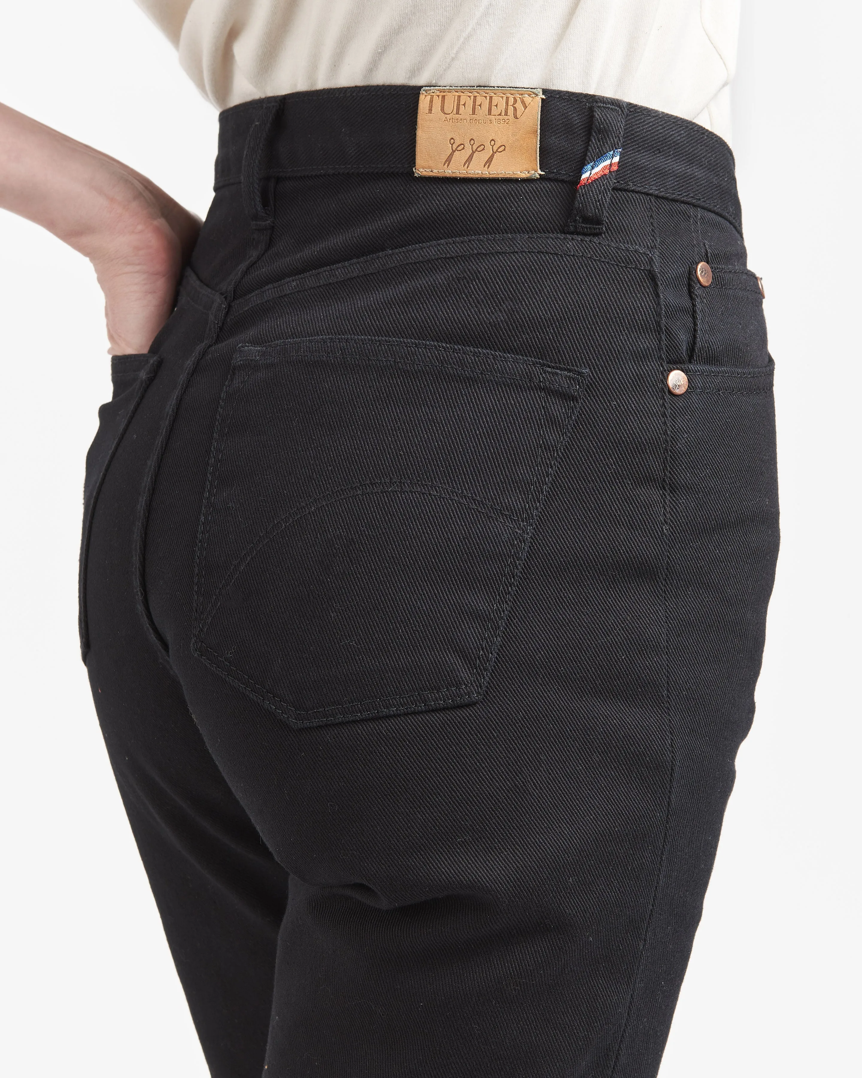 Women's straight high-waisted black jeans