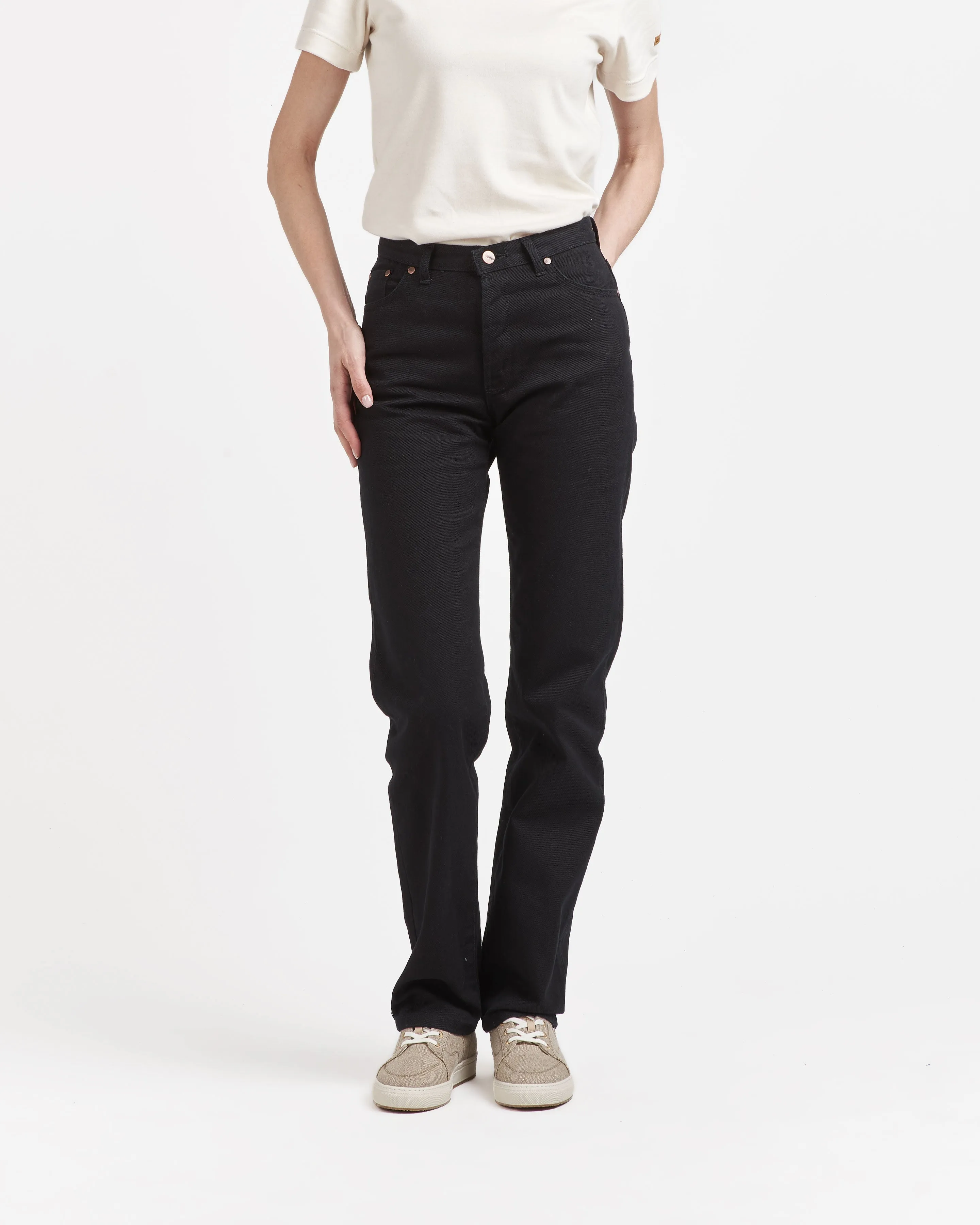 Women's straight high-waisted black jeans
