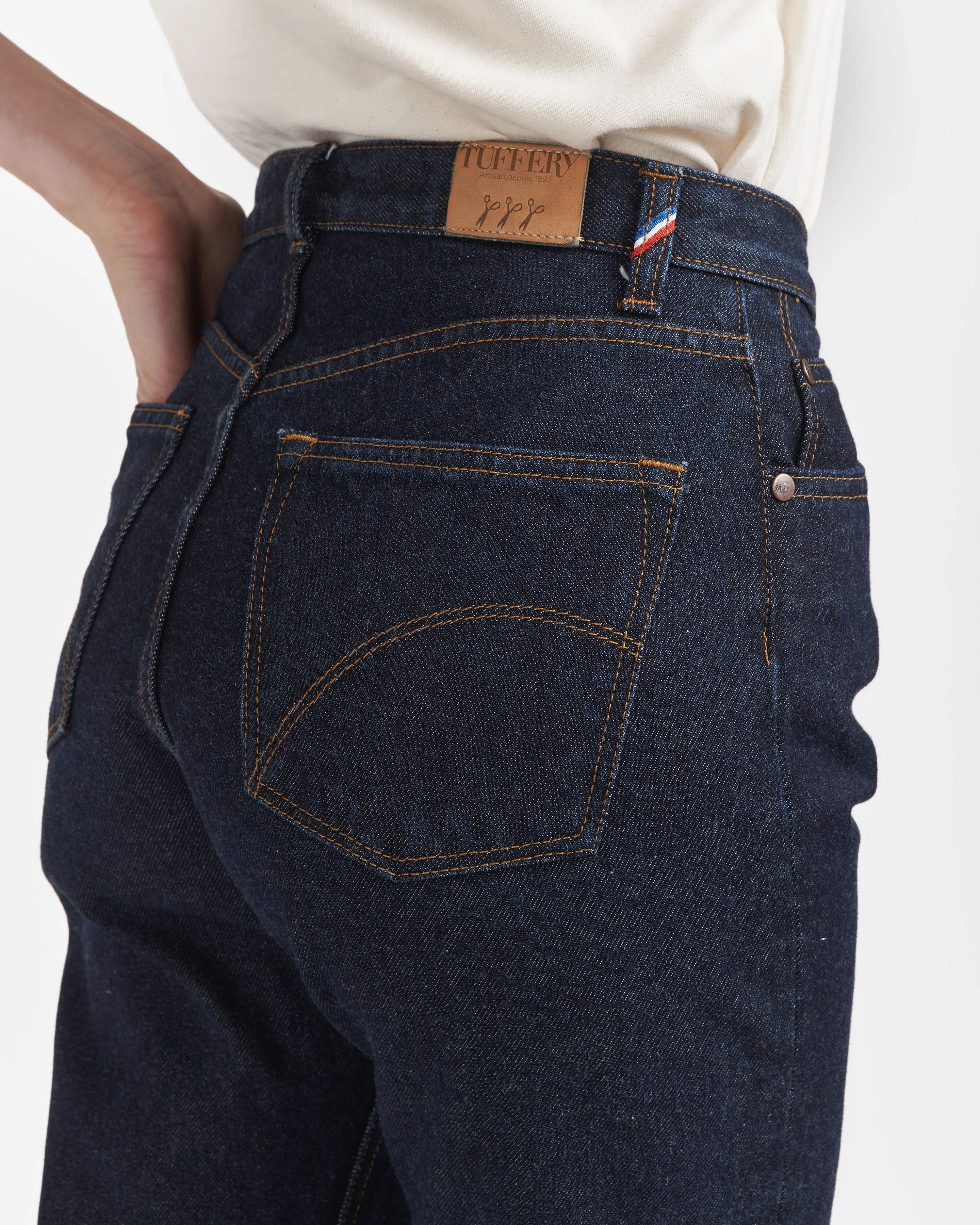 Women's straight high-waisted raw jeans