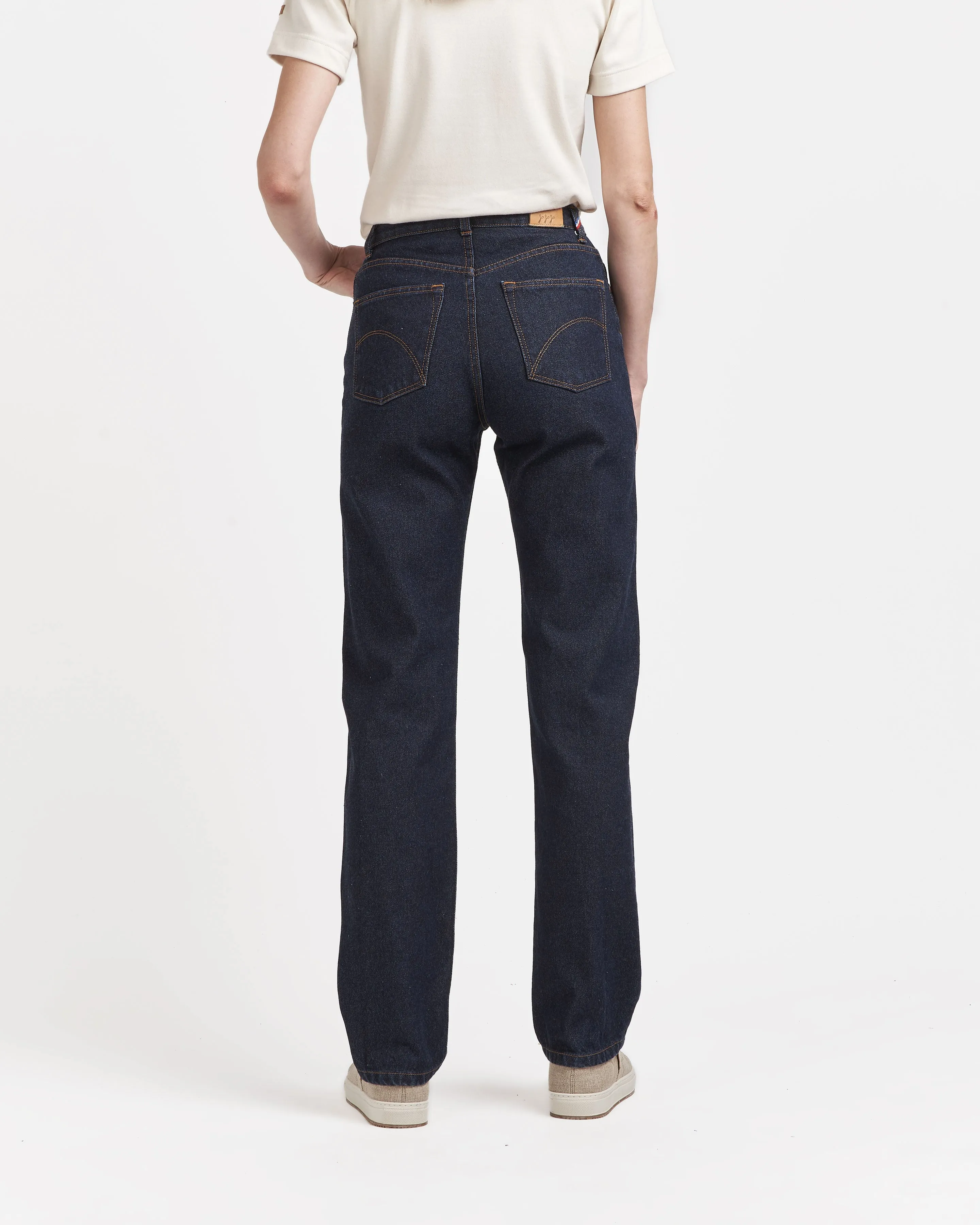 Women's straight high-waisted raw jeans